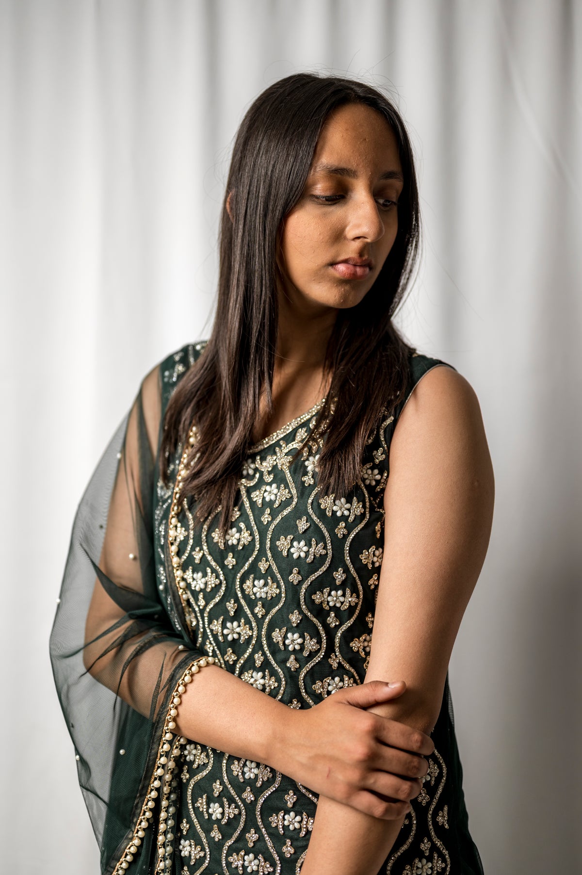 Bottle Green Pakistani Suit for Women – Embroidered Salwar Kameez – Elegant Eid & Party Wear me014c2
