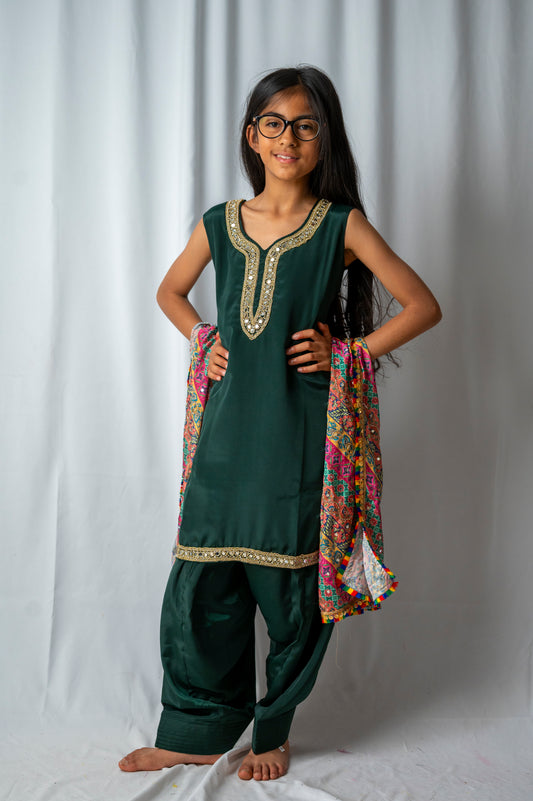 Girls Bottle green Punjabi Suit – Kids Pakistani Patiala Salwar Kameez with Colourful Dupatta – Eid Outfitkbc018c1