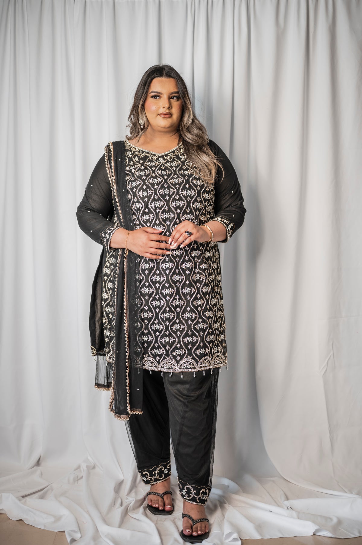 Plus Size Black Pakistani Suit for Women – Embroidered Salwar Kameez Party Wear Outfit ME014C0